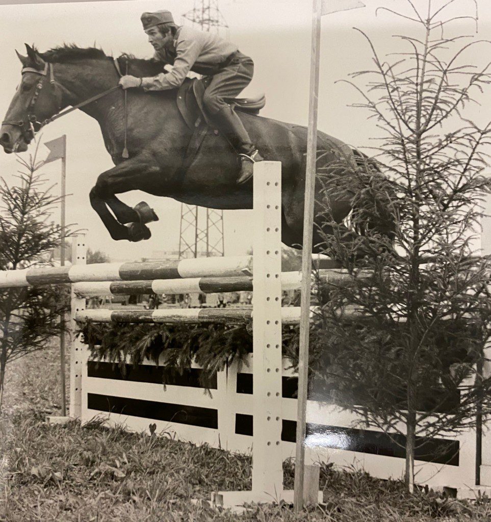 Dragoner Bernhard Sorg mit El Dogan, 1972 in Dübendorf. (Bild zVg)