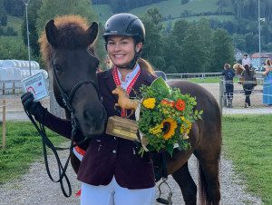 Indira Scherrer mit Sleipnir vom Neckertal erritten sich zusammen drei Meistertitel. (Bild zVg)