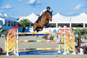 Pius Schwizer auf Chidame Z bei seinem Sieg in St. Tropez, Hubside Jumping 2020. Bild © Marco Villanti HUBSIDE JUMPING