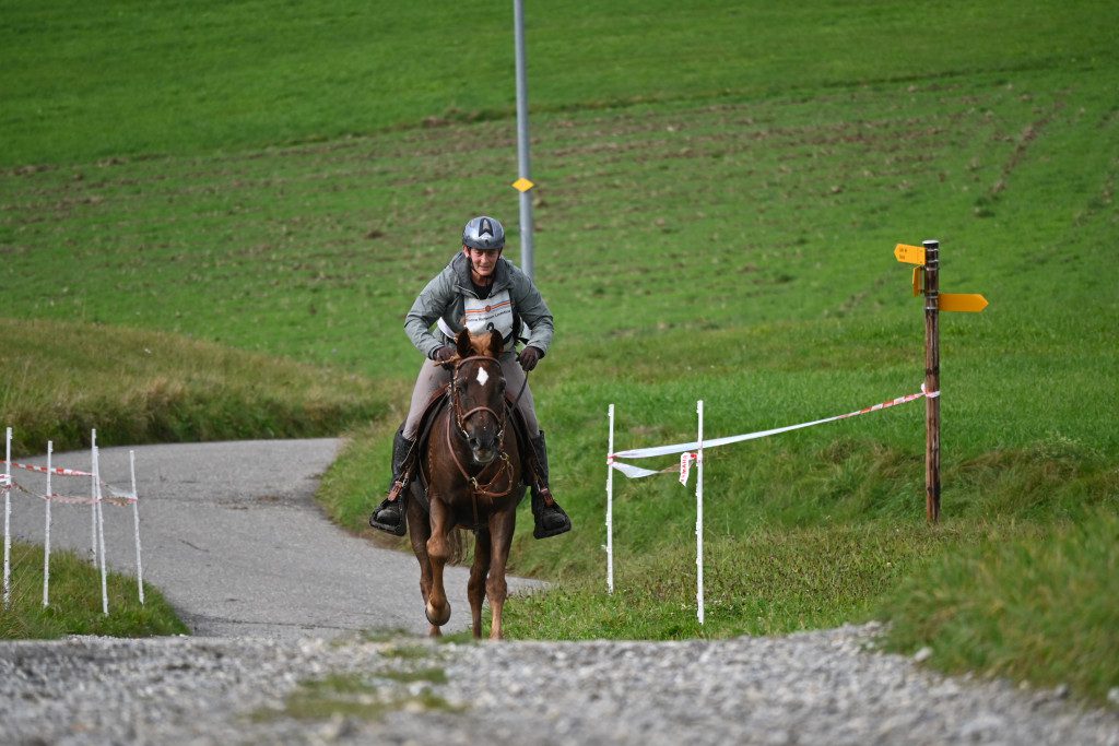 Schweizer Meisterschaften Endurance: Annina Rohner-Cotti freut sich als Erste im Ziel zu sein.