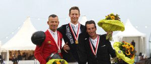 Das Podium der Schweizermeisterschaft der Elitespringreiter: Pius Schwizer (Silber), Dominik Fuhrer (Gold), Alain Jufer (Bronze) | © Valeria Streun