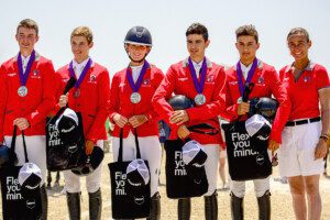 Das Schweizer Junioren Team gewinnt an der EM in Vilamoura (POR) die Silbermedaille (Bild: Vilamoura Equestrian Center)