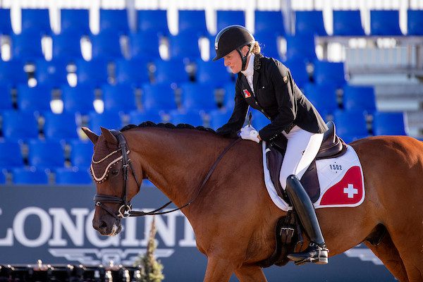 Elite-Kaderreiterin Nicole Geiger mit Amigo anlässlich der Weltmeisterschaften von Herning 2022 (zVg SVPS/Hippo Foto - Dirk Caremans)